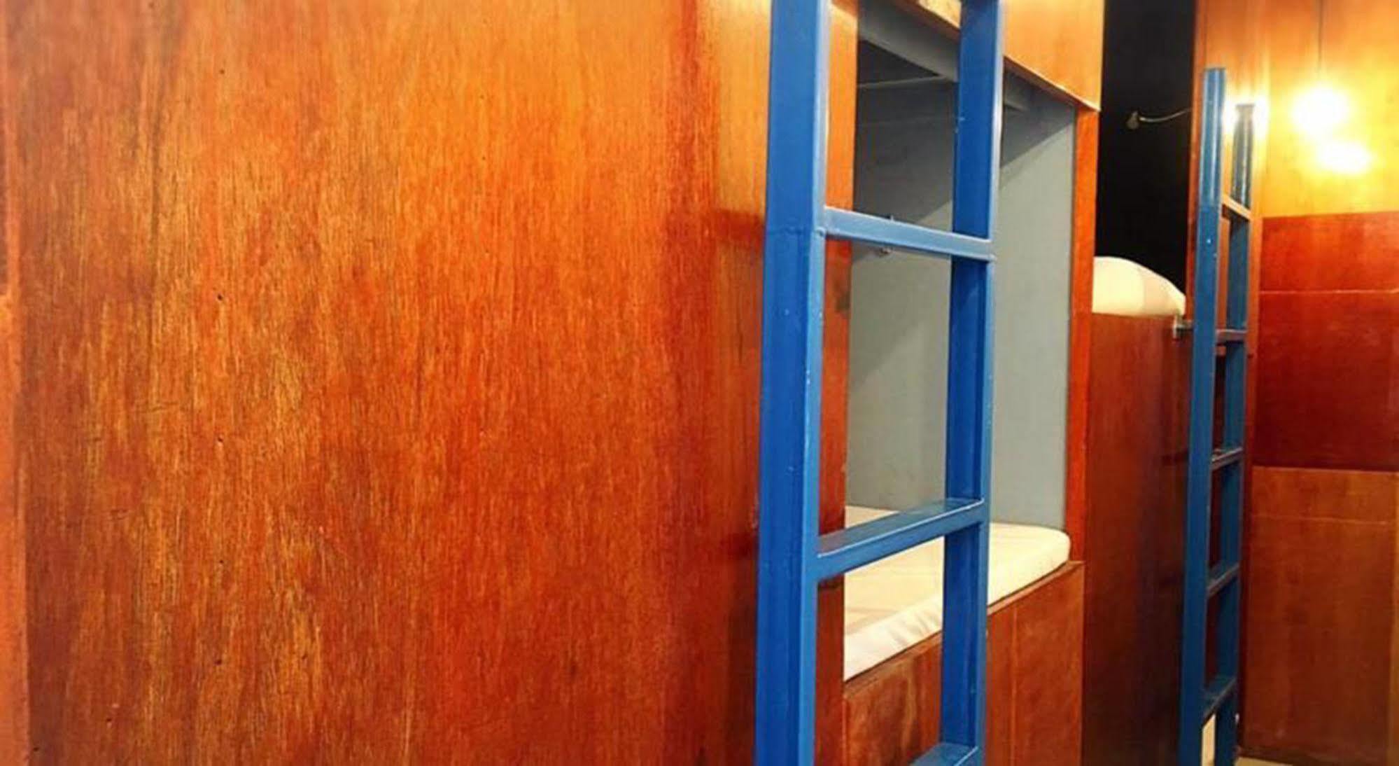 Wire Hostel Patong Kültér fotó